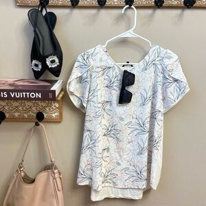 NWT Tulip sleeve short sleeve blouse L